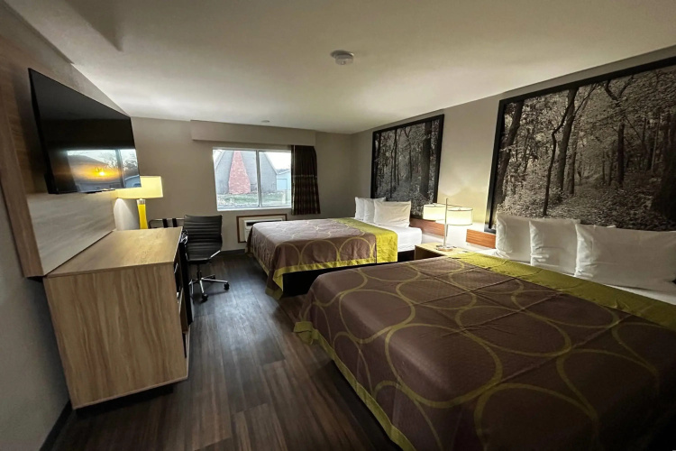 Super 8 by Wyndham Pella