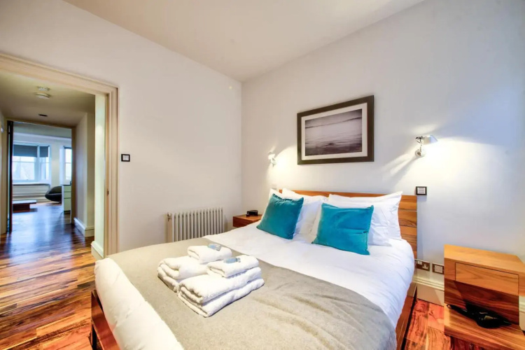 Sumptuous 2BR Apt Next To Edinburgh Castle!