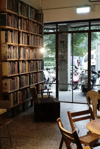 CaoJi Book inn Hostel