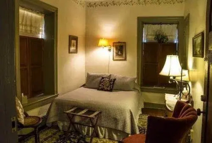The Stagecoach Inn Bed and Breakfast Hotel