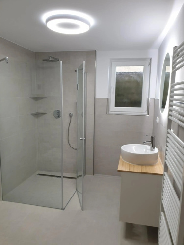 Schöne Wohnung über Wissen