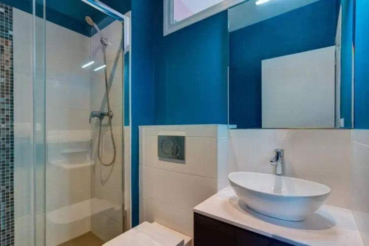 Cozy Apt Near Côte des Basques w/ Parking!