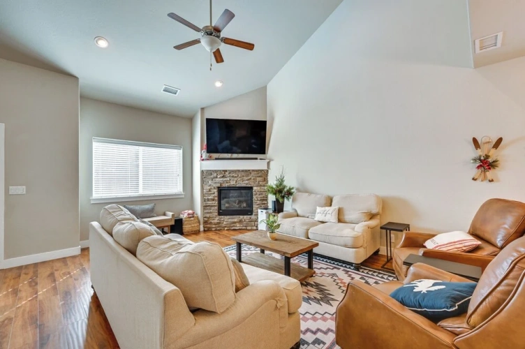 4 Bedrooms Cottage