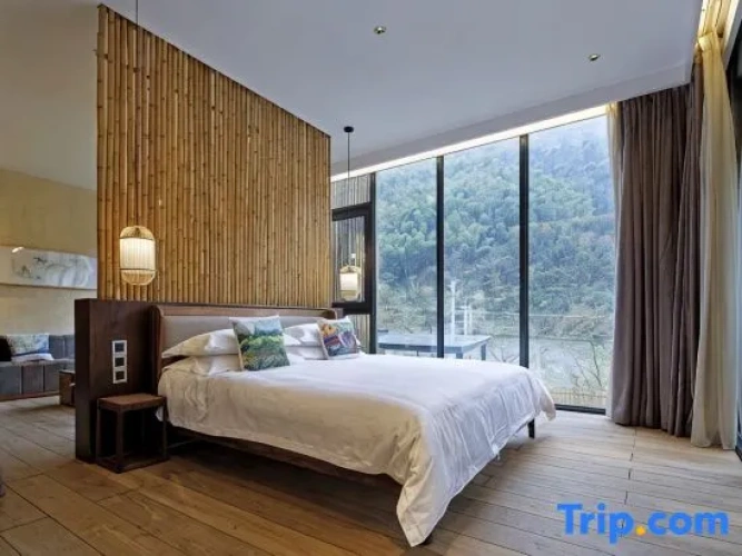 Grand Suite with mountain view