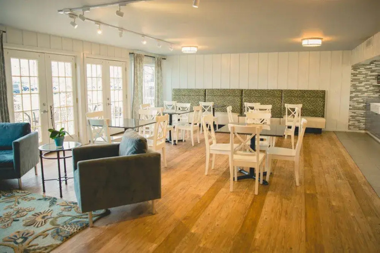 Harbor Town Inn