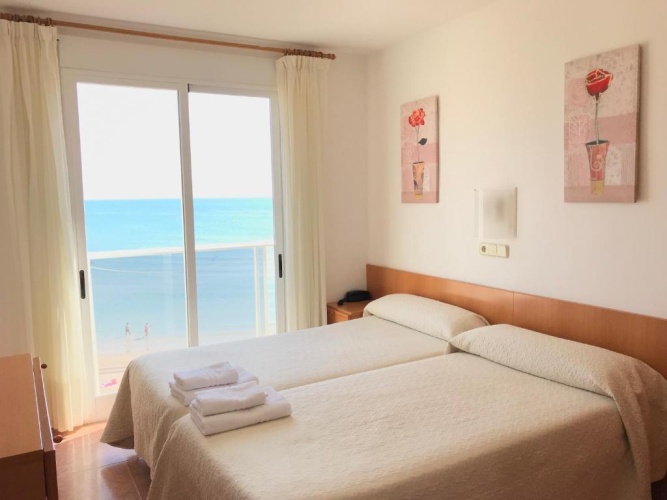 Standard Twin room with sea view