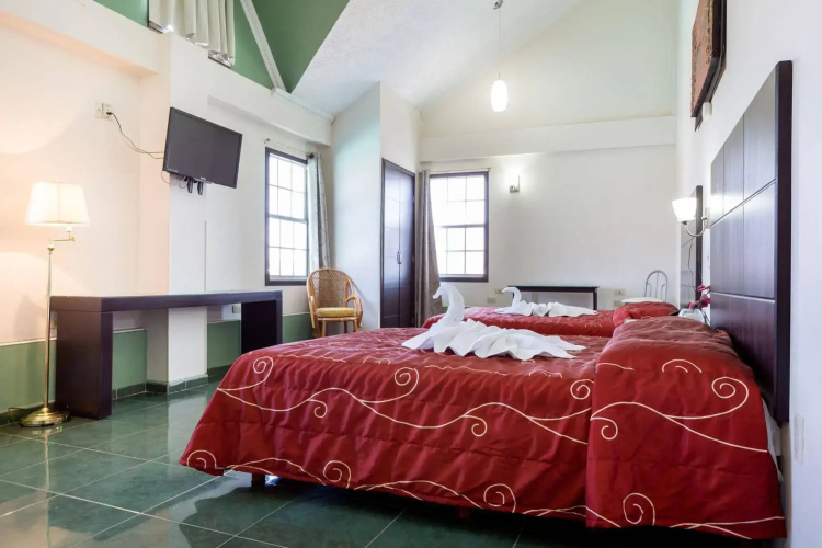 Hotel Raldos Inn