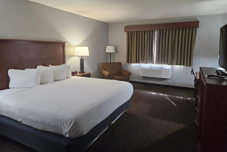 AmericInn by Wyndham Marshall