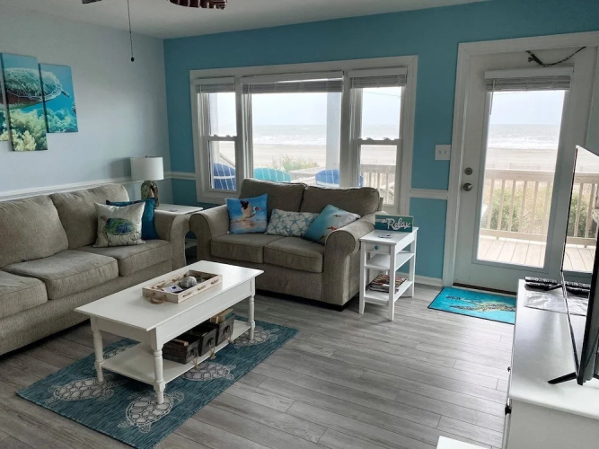 Turtley Paradise West 3 Bedroom Home by RedAwning