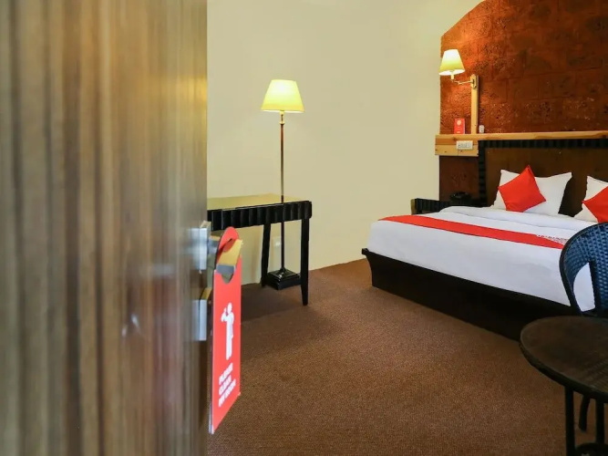 Raj Palace By OYO Rooms
