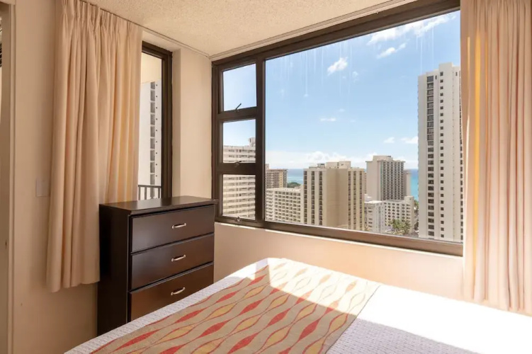 Waikiki Banyan Tower 2