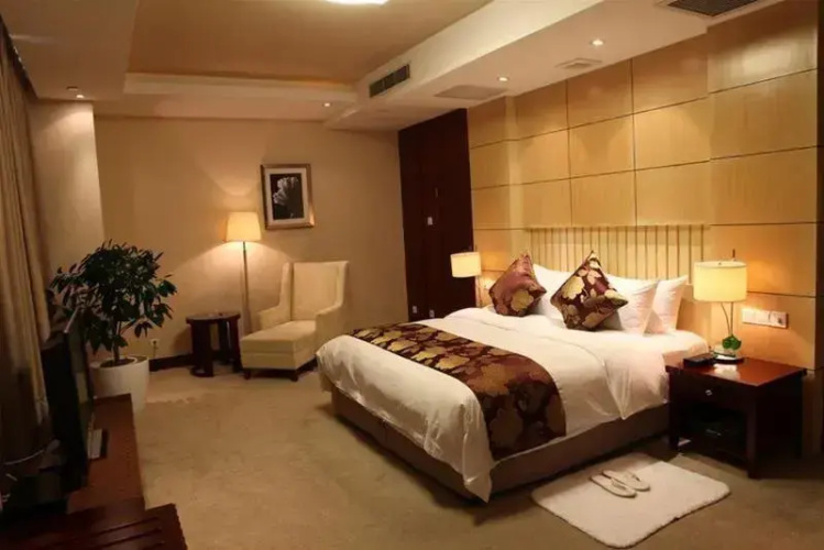 New Land Hotel