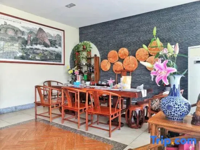 Danxia Shanyang Yuancun Inn (core scenic spot)