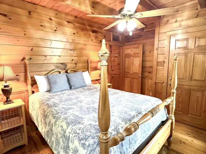 Burning Tree 3 Bedroom Cabin by RedAwning