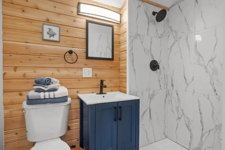Modern Condo Perfect For Winter Rental