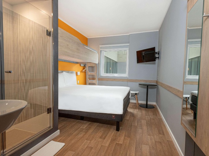Standard Triple room