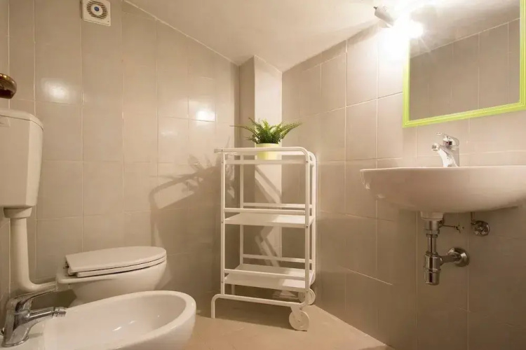 ALTIDO Lovely 1BR flat with patio and parking