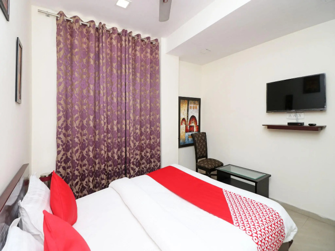 OYO 11878 Hotel De DS Plaza