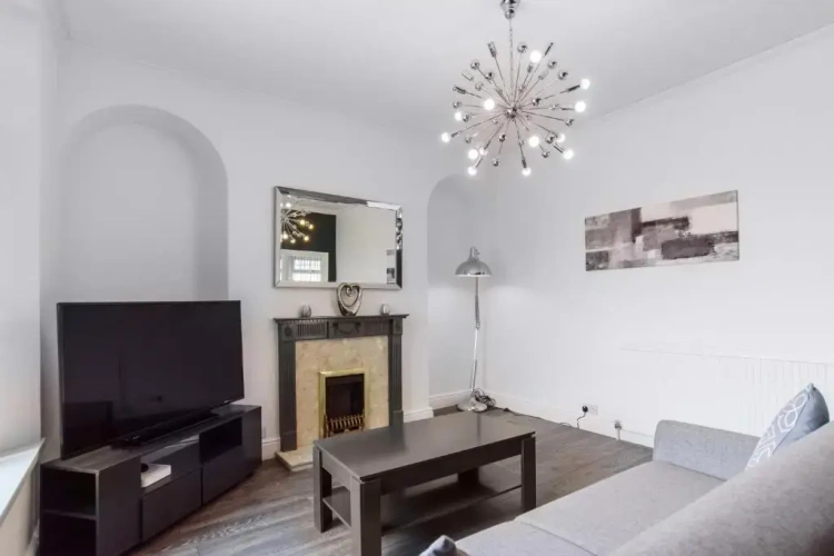 3 Bedrooms Apartment