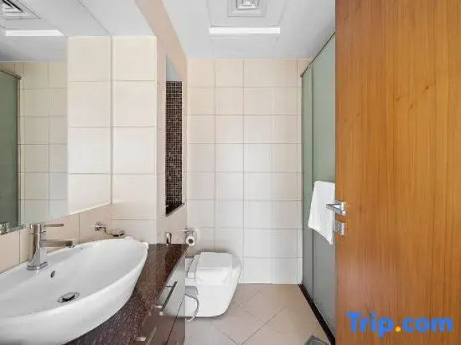 Elegant Studio with Burj Khalifa Skyline Views