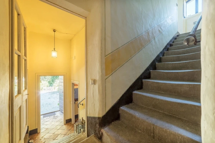 6 Bedrooms Villa