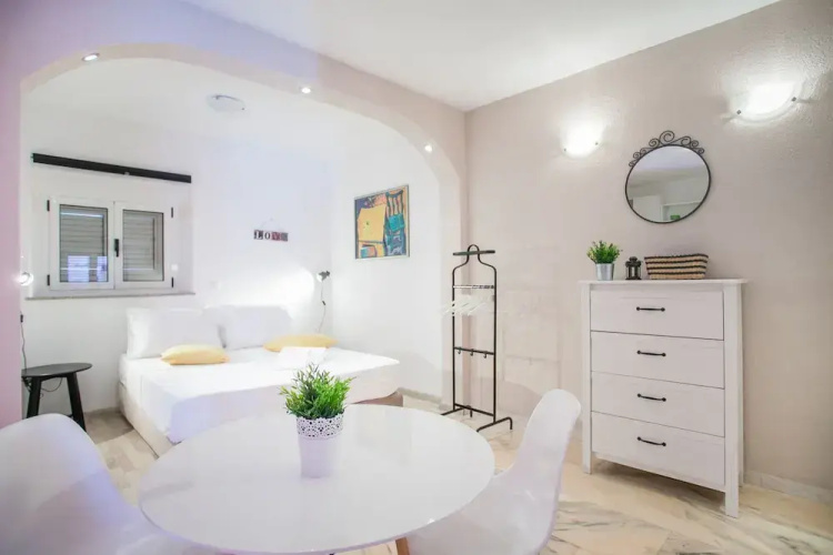 Studio Apartments Emotha