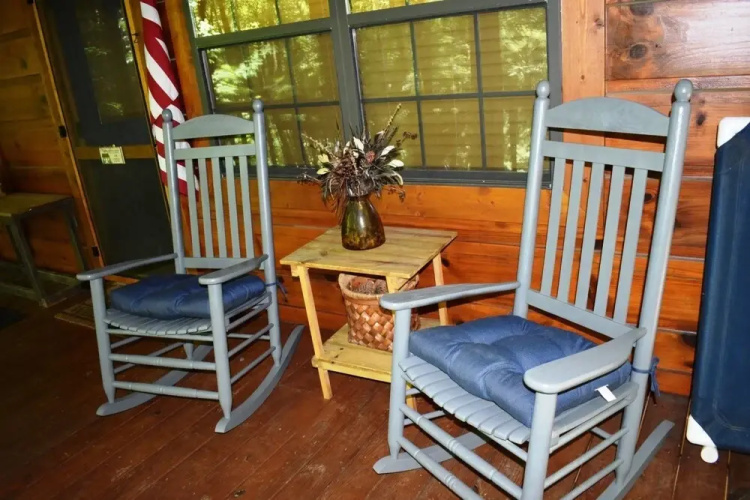 Cheery Dog Cabin