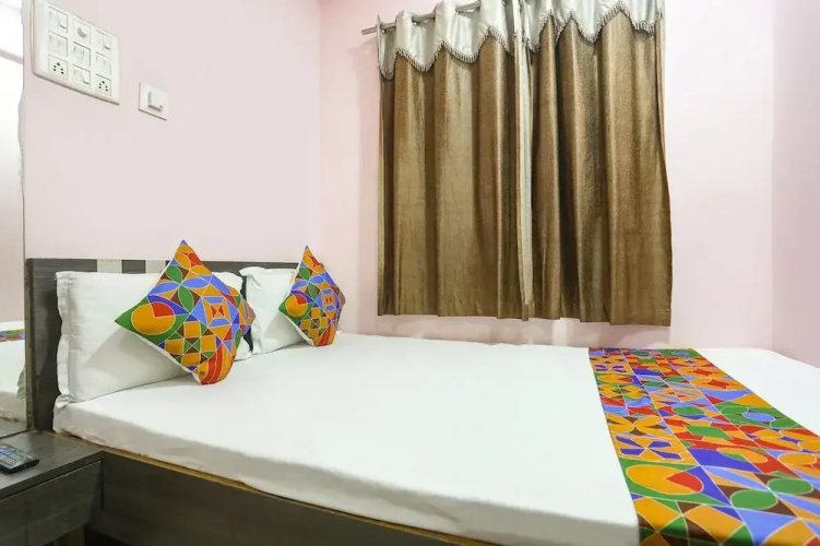 Fabhotel Tara Deluxe