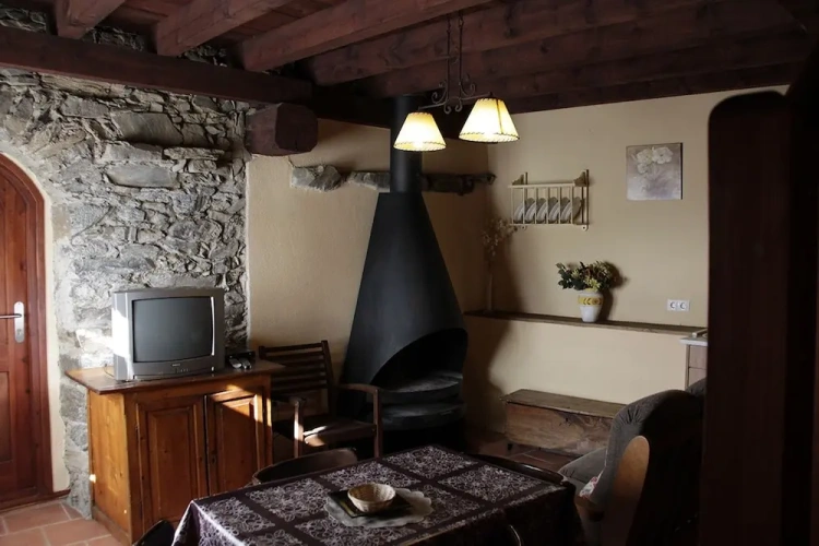 1 Bedroom Double Apartment with mountain view