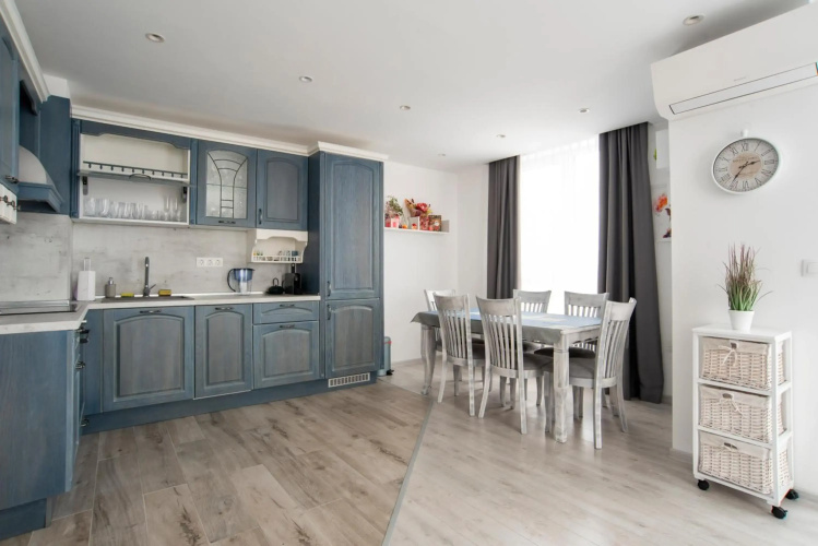 Sunny & Stylish Brand new 2bdr Apartment + Parking