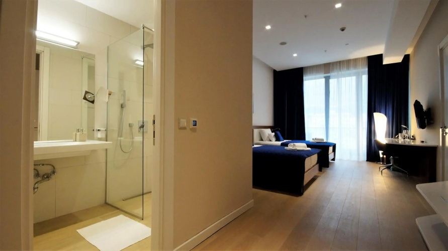 Condo Studio Plaza