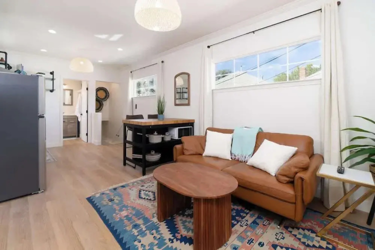 Modern 1-br Apartment Close to Downtown Vibes