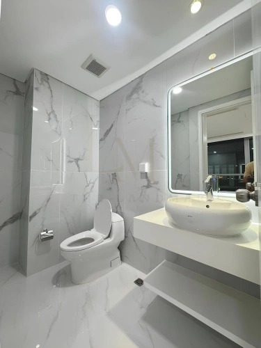 1 Bedroom Apartment with city view