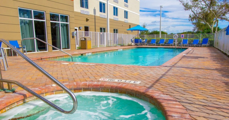 Holiday Inn Express & Suites Palm Bay photo 17