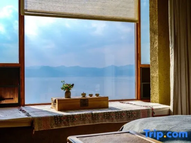 2 Bedrooms Family Suite with lake view