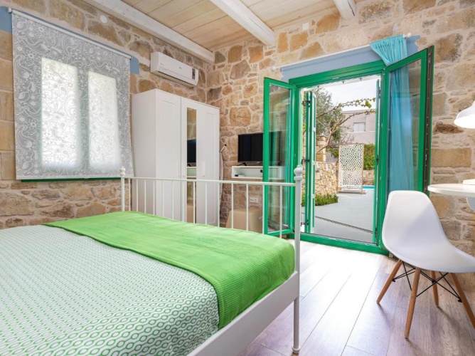 2 Bedrooms Villa