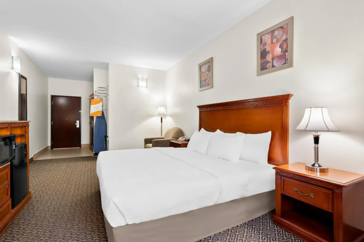 Days Inn & Suites by Wyndham McAlester