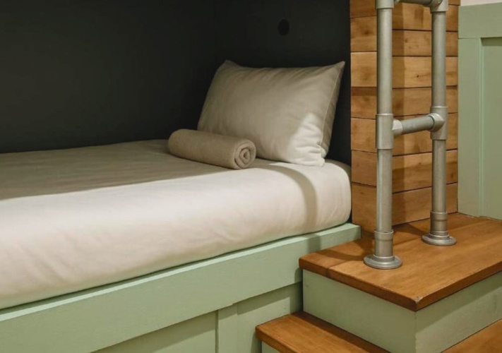 5 Bedrooms Apartment