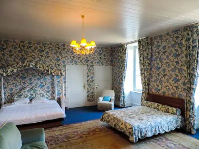Chateau de Busset