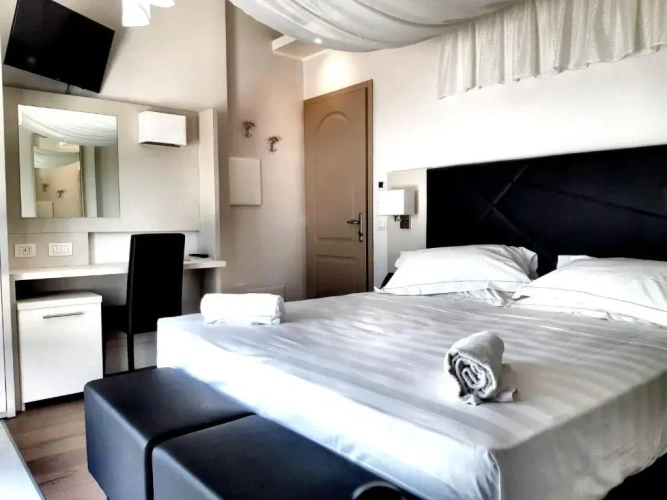 Suite with lake view