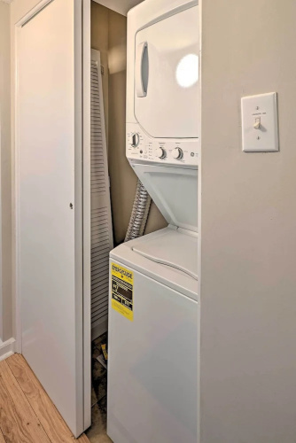 Charming Condo w/ Pool Access - Walk to Beach