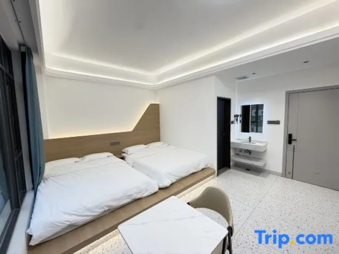 6 Bedrooms Villa