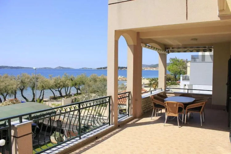 Apartments Zdenka-10m from beach