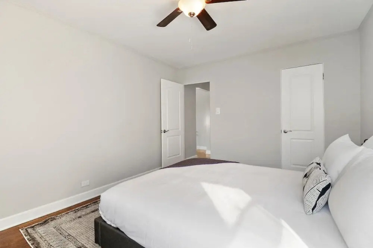 Comfy 2BR Rogers Park Apt in Sheridan