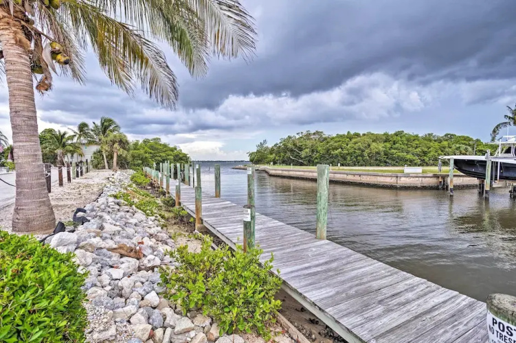 Jensen Beach Home: Walk to Beach Access!