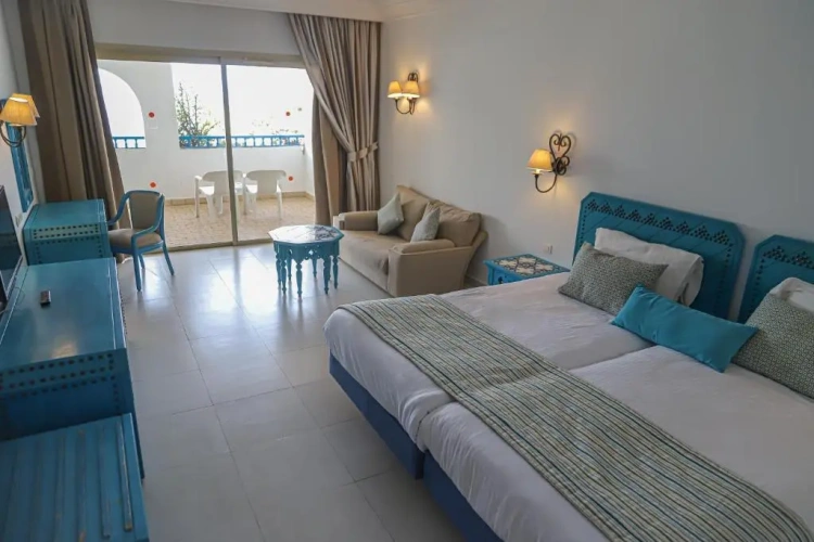 Standard Triple room