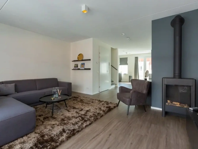 3 Bedrooms Classic Apartment
