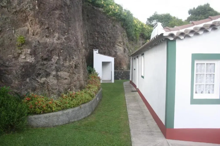 3 Bedrooms Cottage