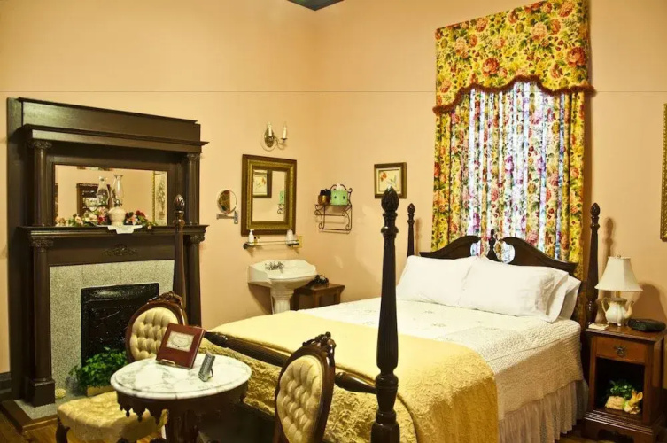 Columbiana Inn