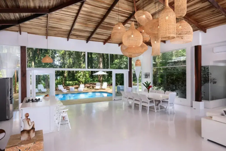 Gigi Brown Villa Frida Puerto Viejo